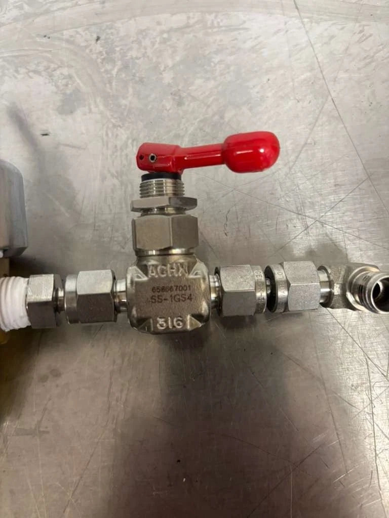 Harris Regulator Model No. 47SS- 125 With Connect Swagelok SS-1GS4