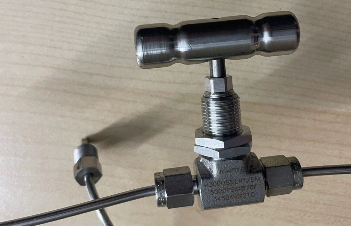 NOSHOK Liquid Filled Pressure Gauge 0-2000 PSI + Ham-let connections