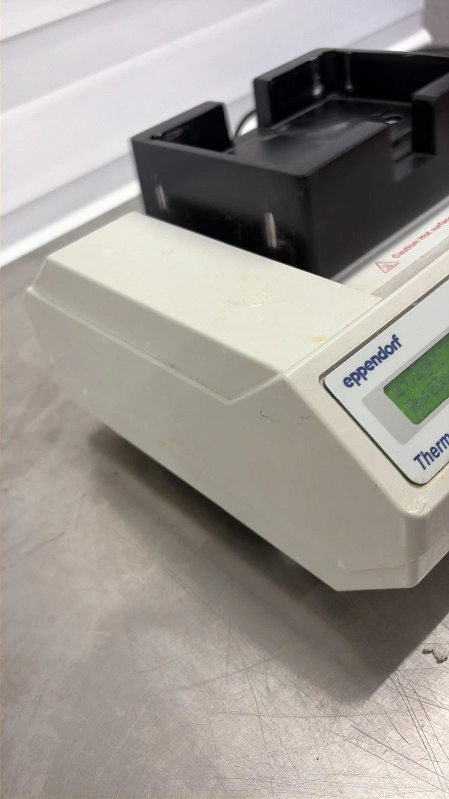Eppendorf ThermoMixer R 5355 heat/cool shaker mixer with MTP micro plate block