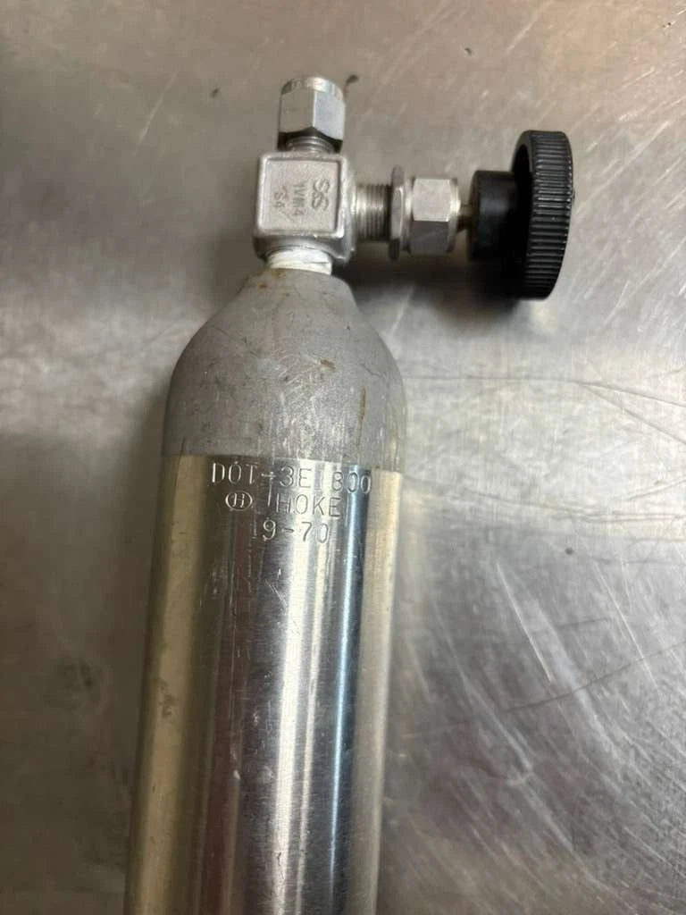 Hoke Sample Cylinder DOT-3E 1800, 304 With Connect SS 1VM4 S4 AND SS 1 VM4 S4-A