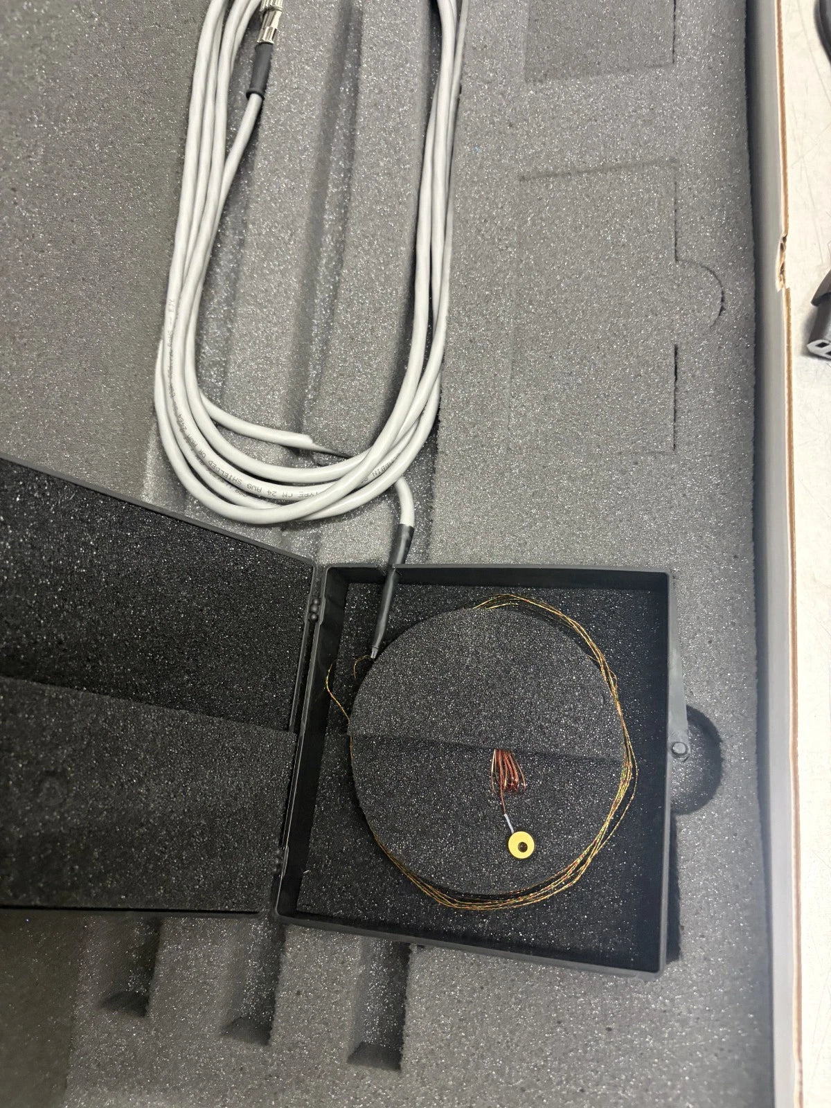 Omega CYC325 Cryogenic Controller BUNDLE w/Lake Shore DT-670A Sensor and PT100