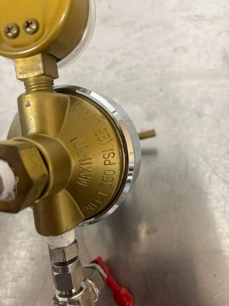 Harris Regulator Model No. 47SS- 125 With Connect Swagelok SS-1GS4