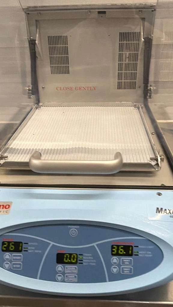 Thermo Scientific MaxQ 4450 Benchtop Orbital Incubator Shaker SHKE4450