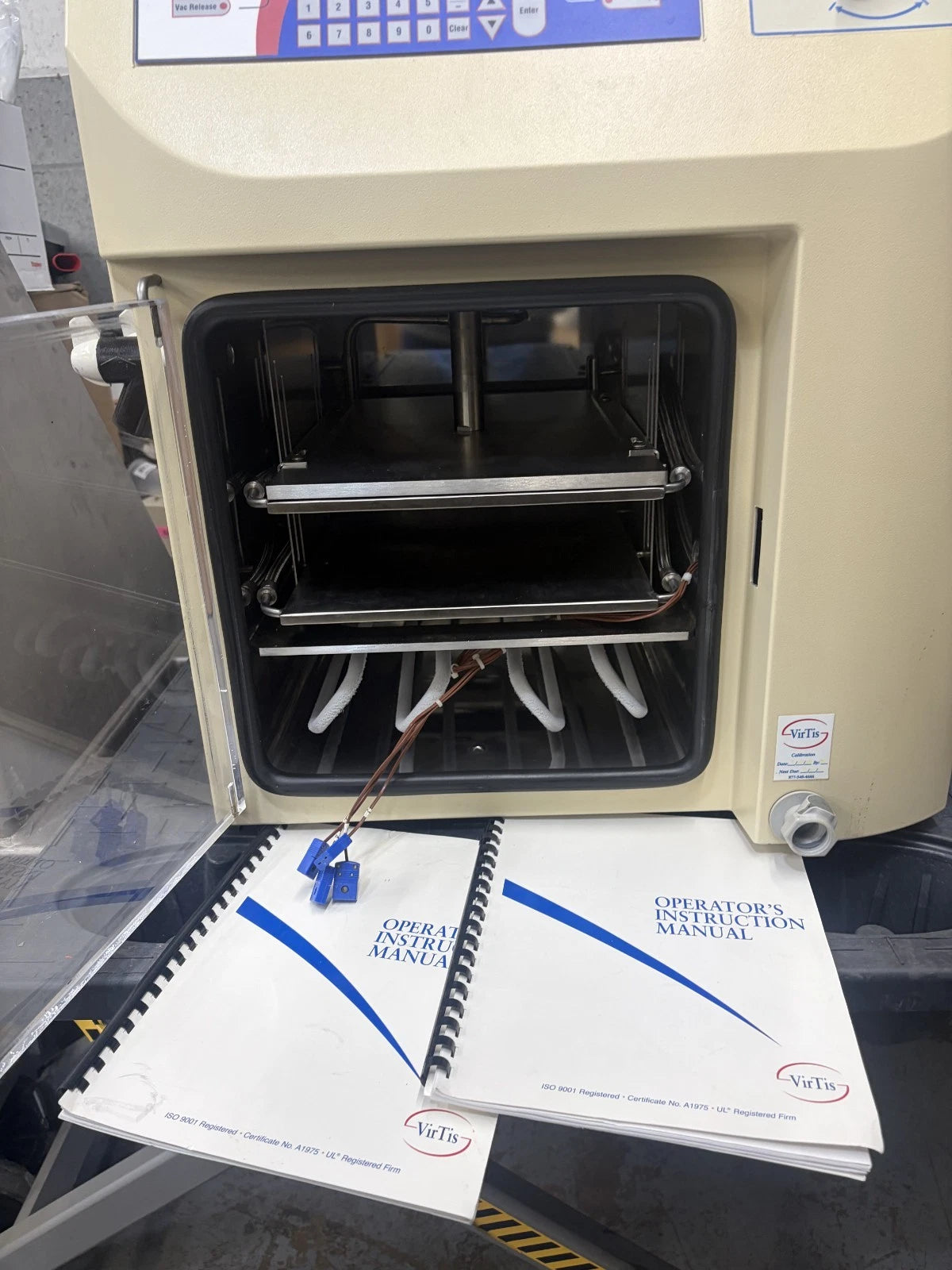 SP VirTis AdVantage XL-70 Benchtop Freeze Dryer Lyophilizer w/ Leybold Trivac Pu