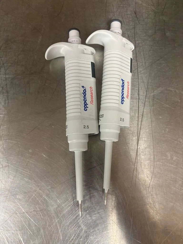 Set of 5 Eppendorf Research Plus Pipettes 2.5-100-1000-5000