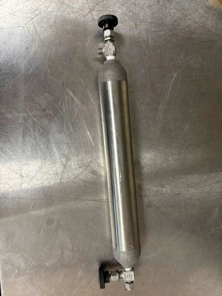 Hoke Sample Cylinder DOT-3E 1800, 304 With Connect SS 1VM4 S4 AND SS 1 VM4 S4-A