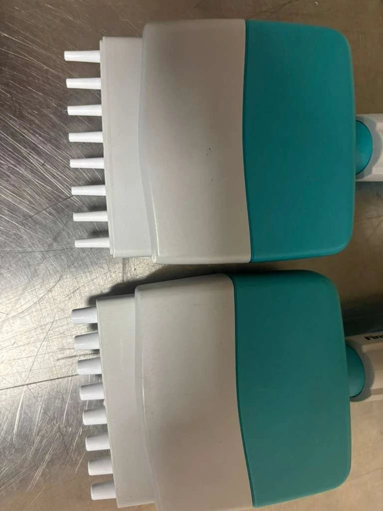 Set of 2 Thermo Finnpipette 8 channel: 1-10ul 30-300ul