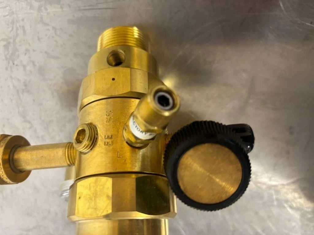 Harris Specialty Gas Lab Regulator HP722-500-350-A