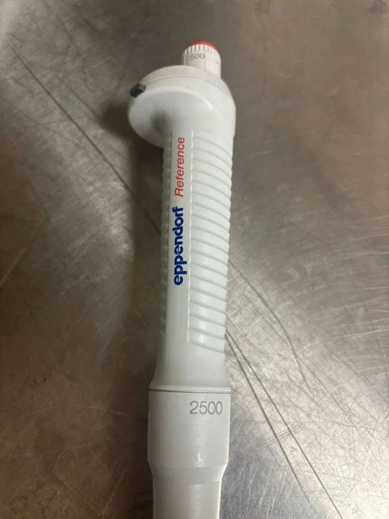 Set of 2 Eppendorf Reference 2.5-200-5000