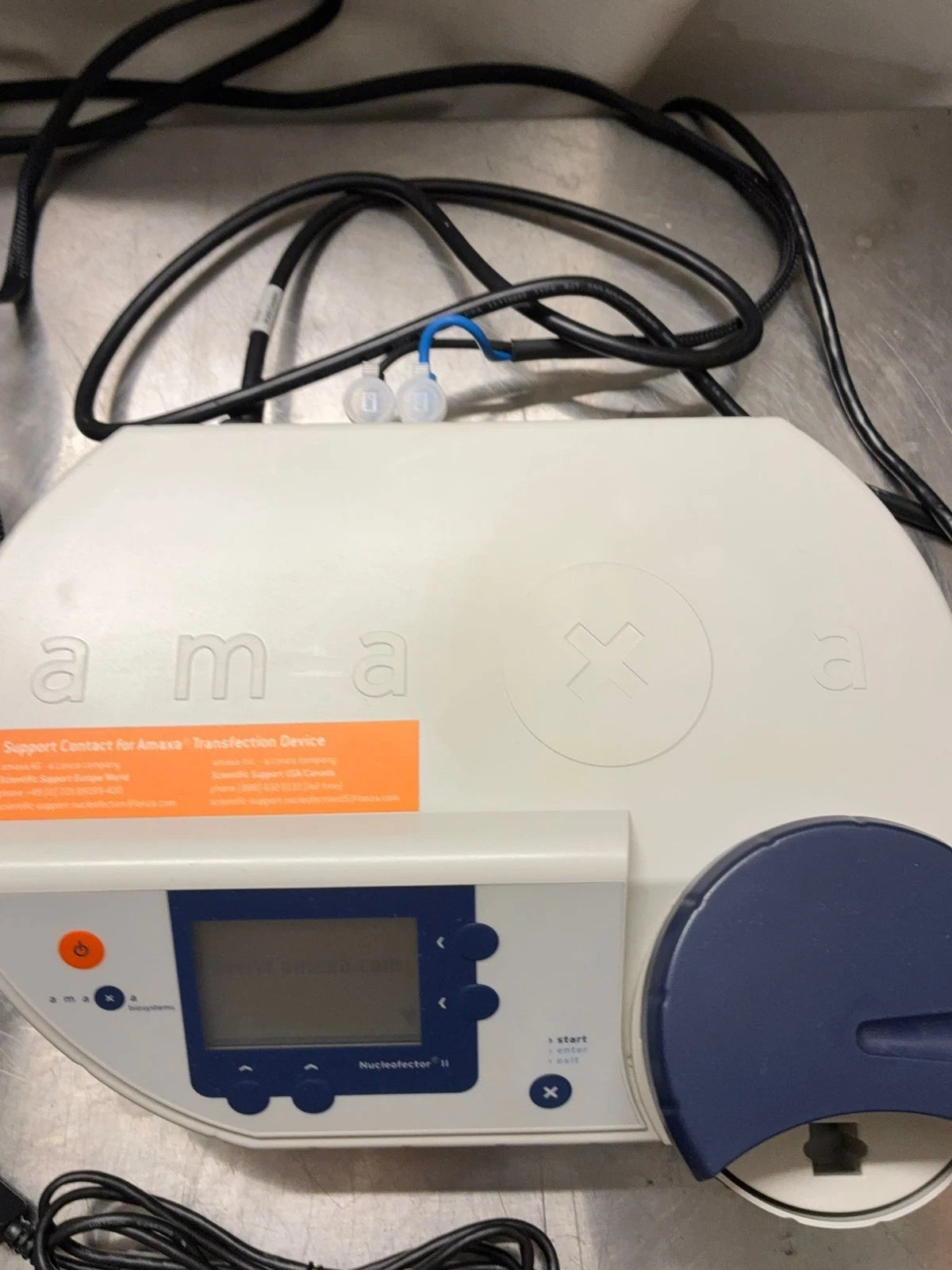Amaxa Biosystem Nucleofector II Transfector Electroporator and 96-Well Shuttle