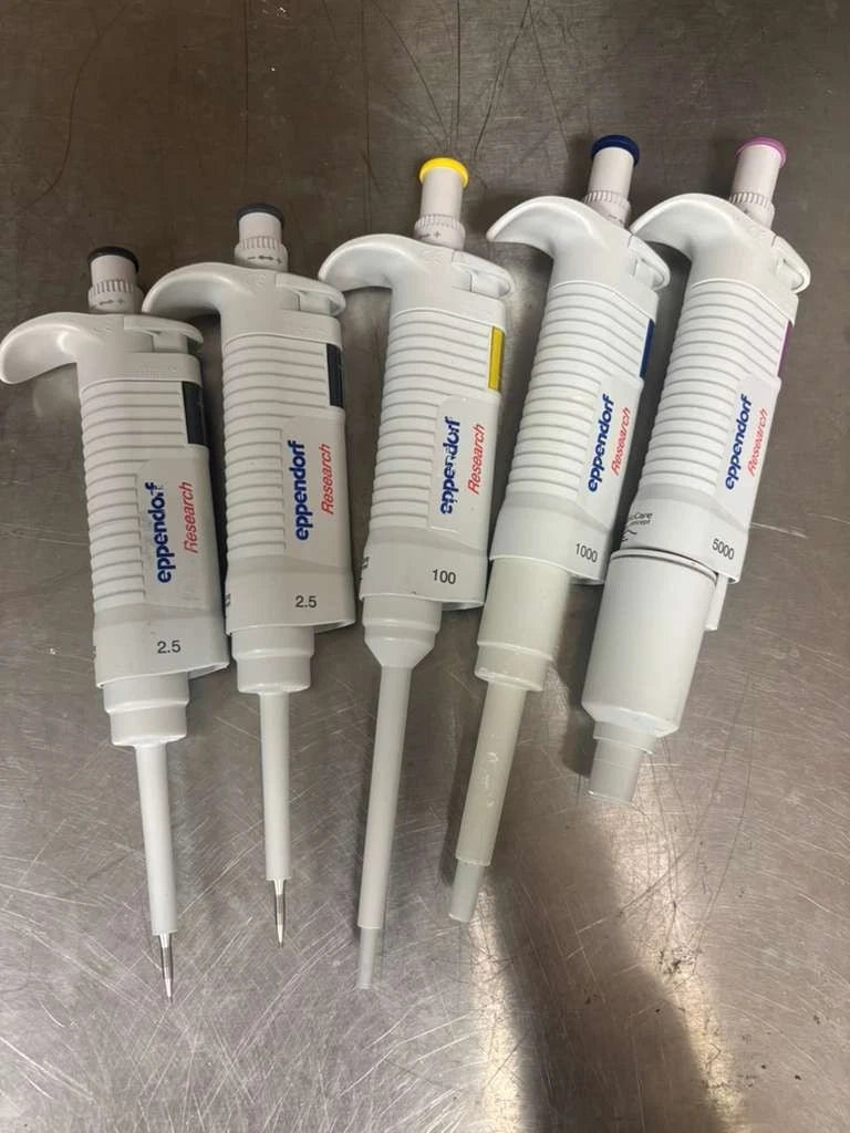 Set of 5 Eppendorf Research Plus Pipettes 2.5-100-1000-5000