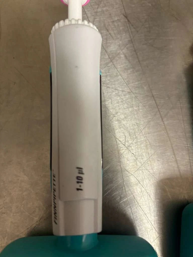 Set of 2 Thermo Finnpipette 8 channel: 1-10ul 30-300ul
