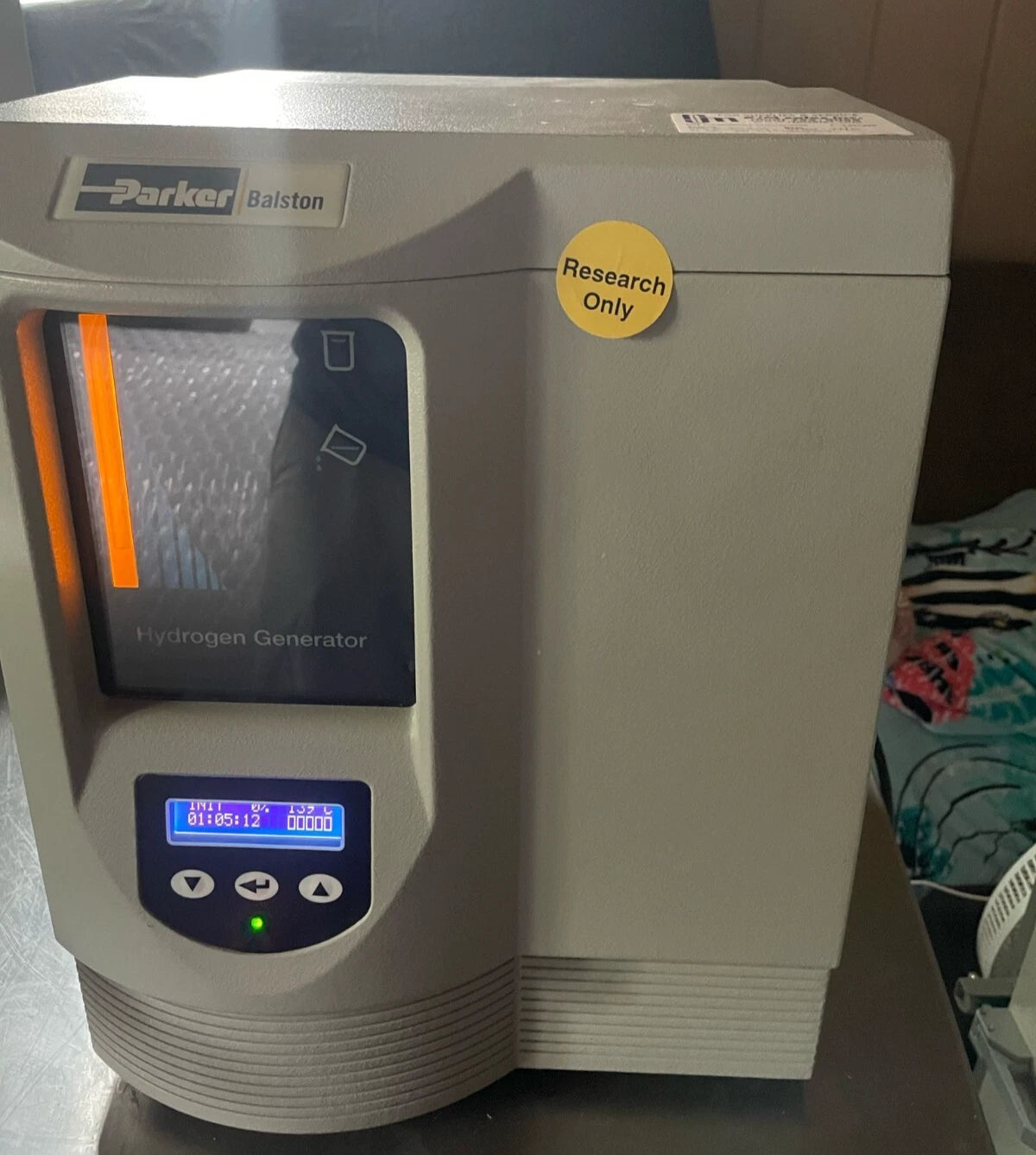 Parker Balston, H2PEMPD-650-100, Hydrogen Generator, 100-240 VAC, 50-60 HZ + War