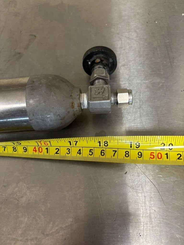 Hoke Sample Cylinder DOT-3E 1800, 304 With Connect SS 1VM4 S4 AND SS 1 VM4 S4-A