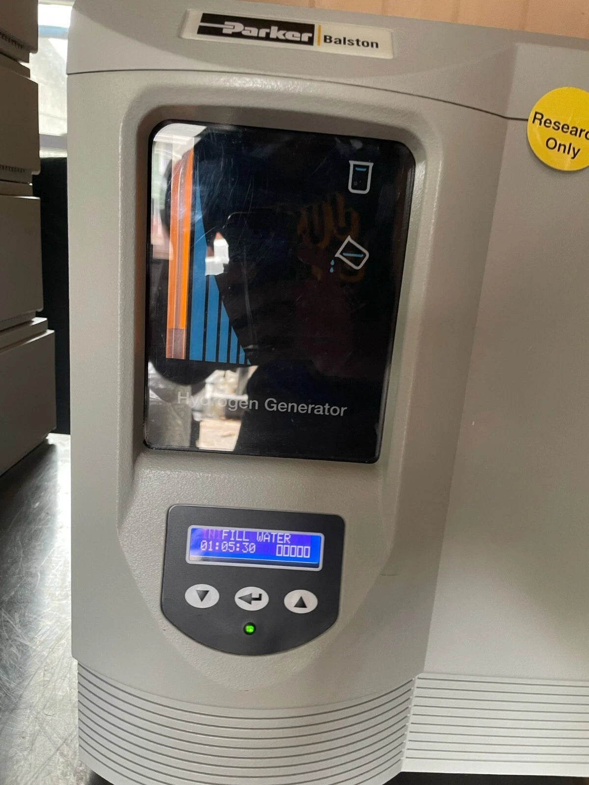 Parker Balston, H2PEMPD-650-100, Hydrogen Generator, 100-240 VAC, 50-60 HZ + War