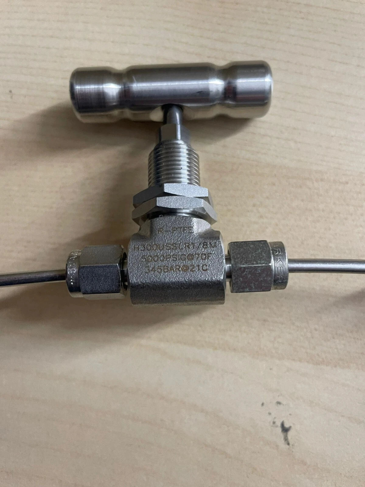 NOSHOK Liquid Filled Pressure Gauge 0-2000 PSI + Ham-let connections