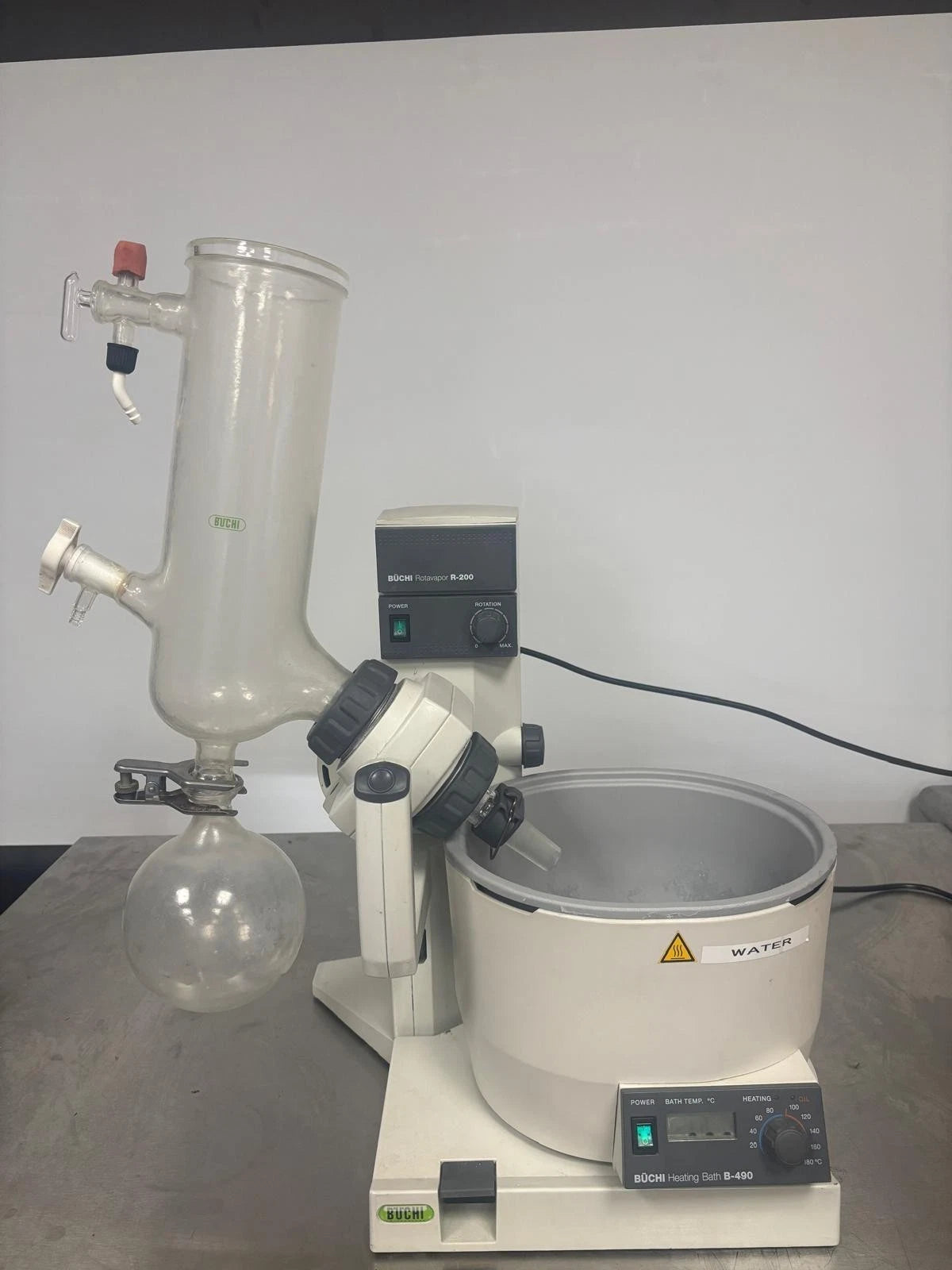 Buchi Rotavapor R-200 Rotary Evaporator W/ B-490 Heating Bath