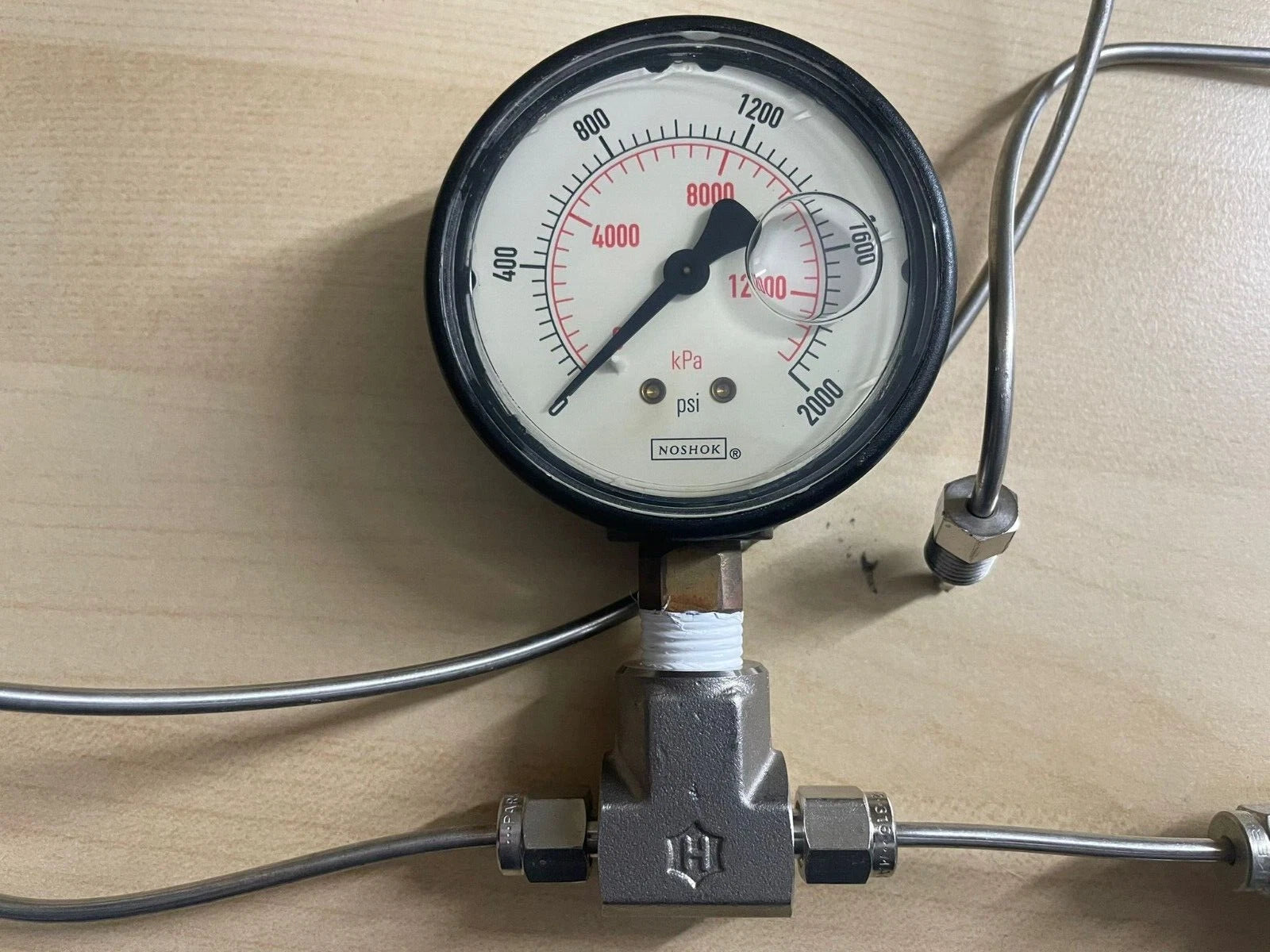 NOSHOK Liquid Filled Pressure Gauge 0-2000 PSI + Ham-let connections
