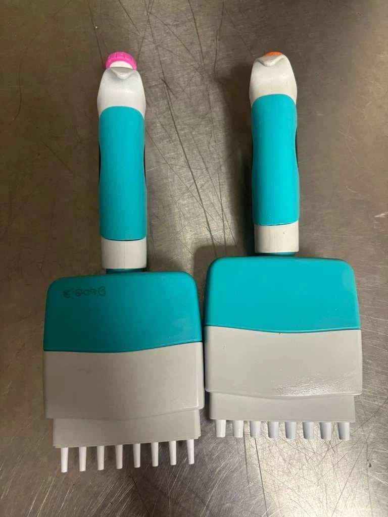 Set of 2 Thermo Finnpipette 8 channel: 1-10ul 30-300ul