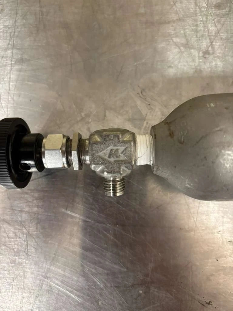Hoke Sample Cylinder DOT-3E 1800, 304 With Connect SS 1VM4 S4 AND SS 1 VM4 S4-A
