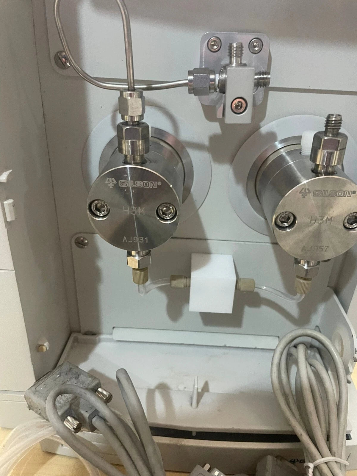 Gilson 333 Prep-Scale HPLC Pump and Gilson 334 Prep-Scale HPLC Pump