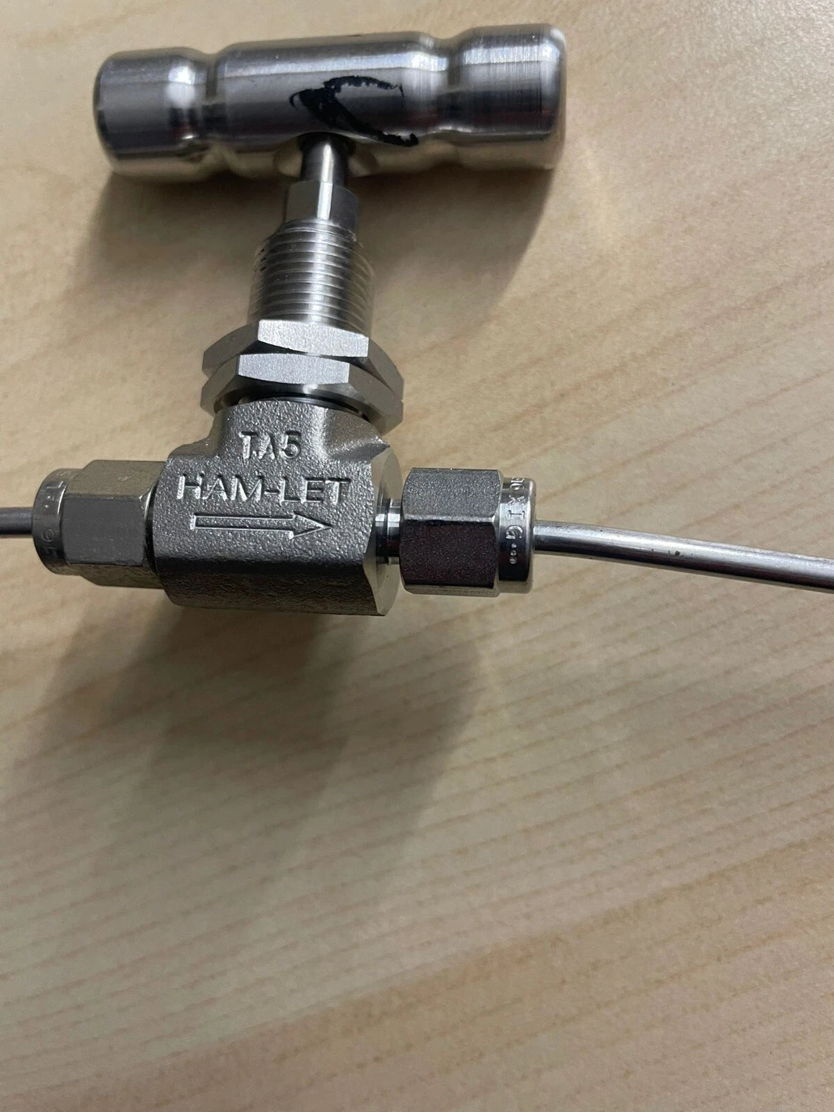 NOSHOK Liquid Filled Pressure Gauge 0-2000 PSI + Ham-let connections