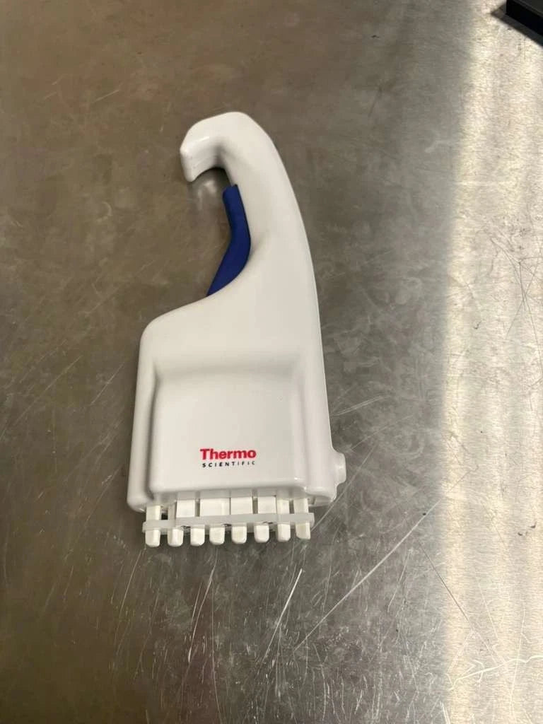 Thermo SCIENTIFIC 8-Channel Decapper Set of 2 W/Stand