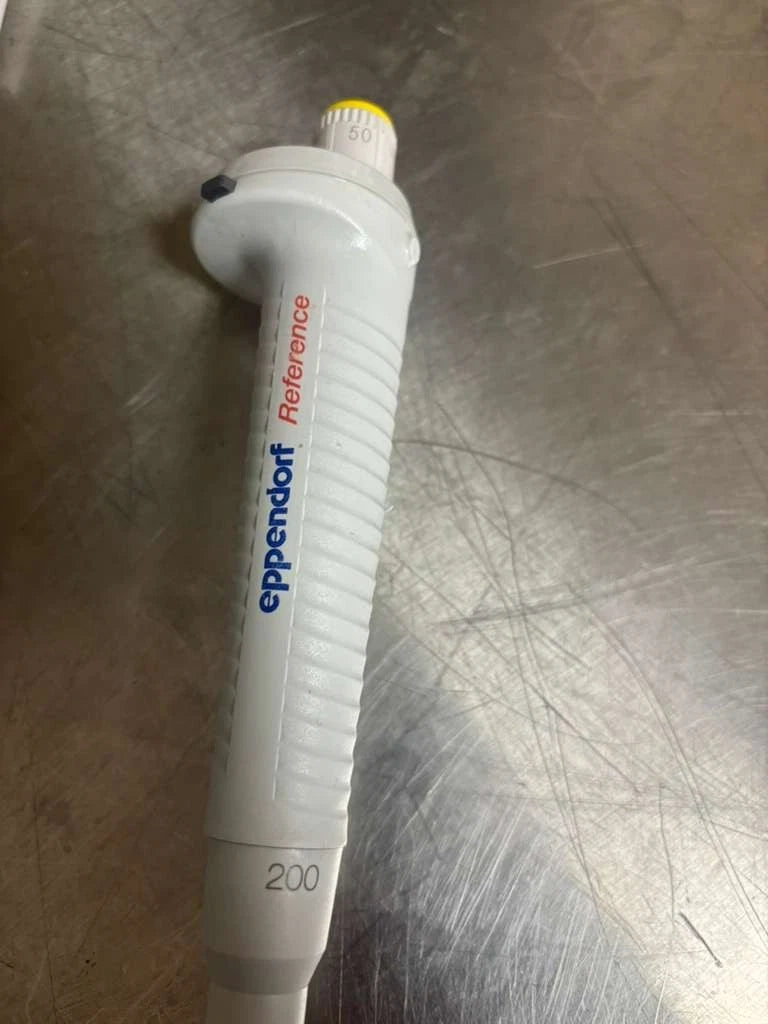 Set of 2 Eppendorf Reference 2.5-200-5000