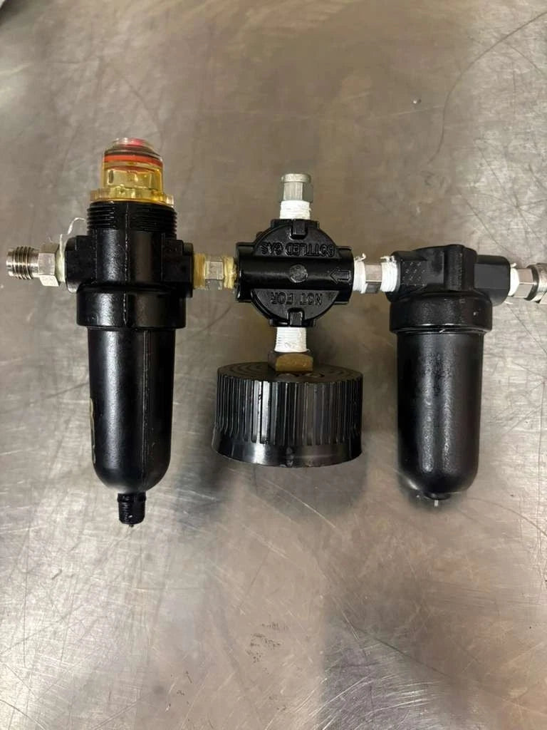 GAST ADJUSTABLE PRESSURE REGULATOR AH101R.