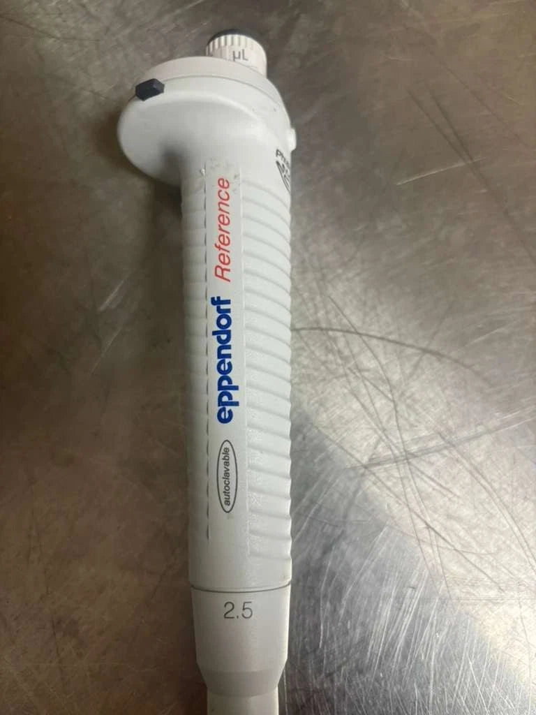 Set of 2 Eppendorf Reference 2.5-200-5000