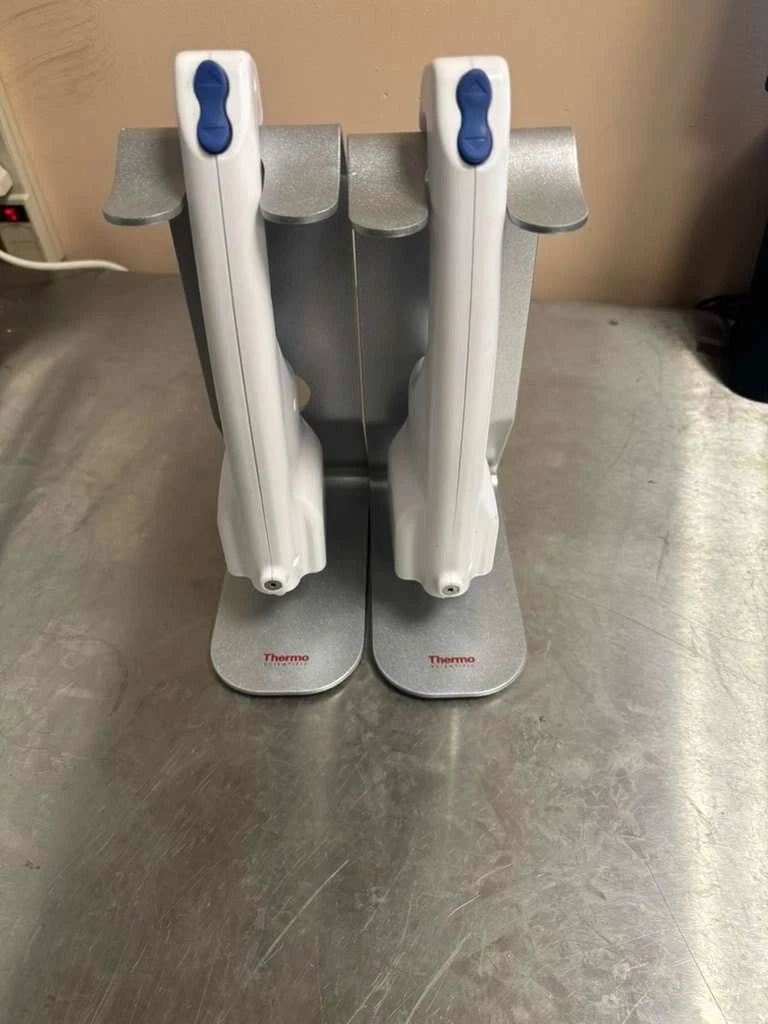 Thermo SCIENTIFIC 8-Channel Decapper Set of 2 W/Stand