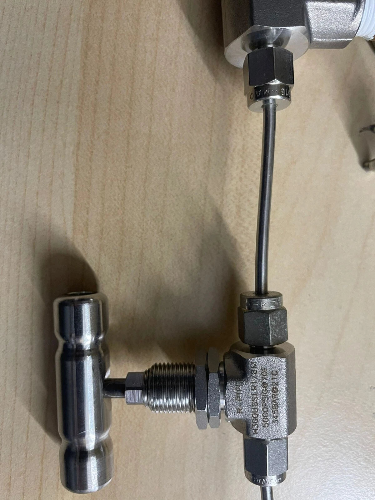 NOSHOK Liquid Filled Pressure Gauge 0-2000 PSI + Ham-let connections