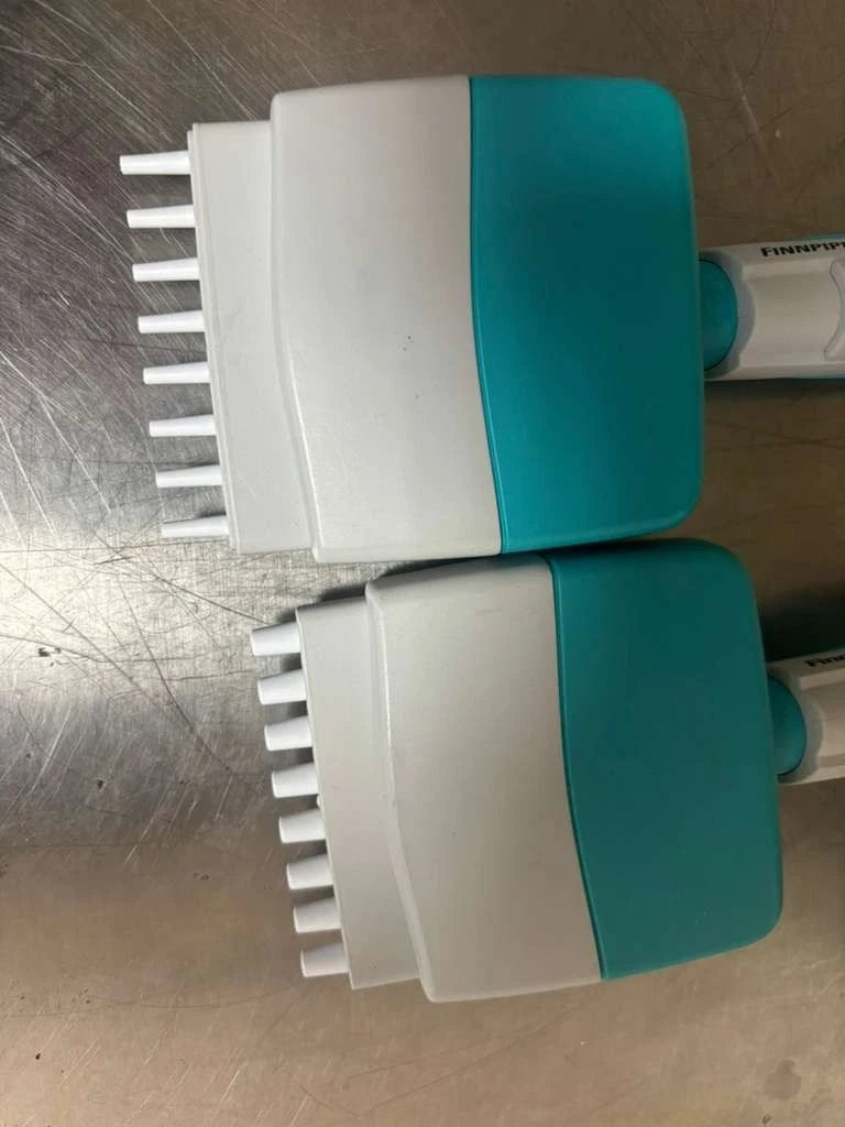 Set of 2 Thermo Finnpipette 8 channel: 1-10ul 30-300ul