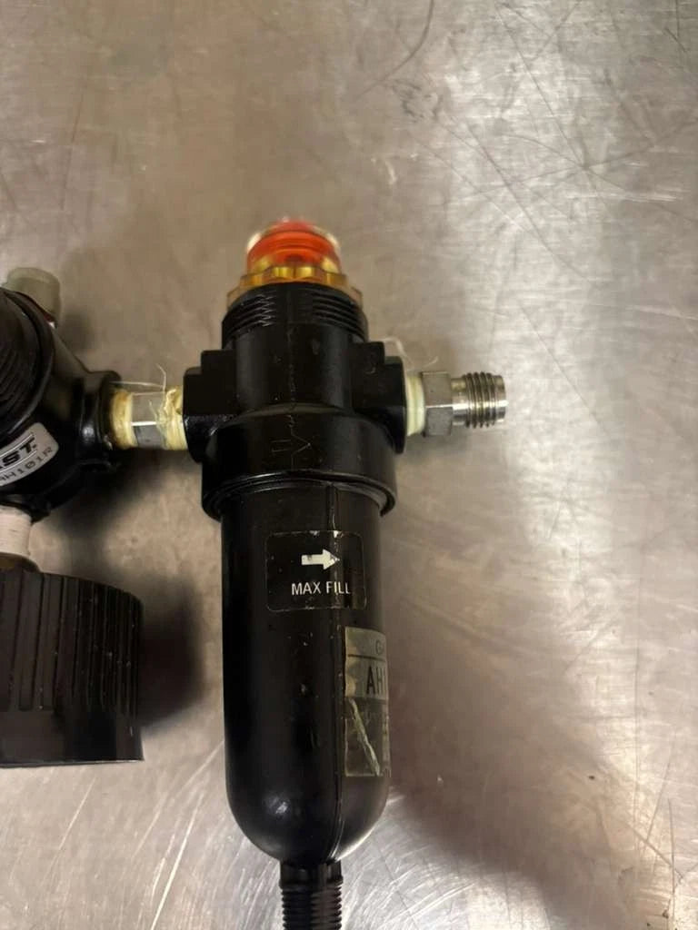 GAST ADJUSTABLE PRESSURE REGULATOR AH101R.