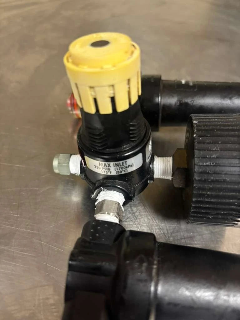 GAST ADJUSTABLE PRESSURE REGULATOR AH101R.