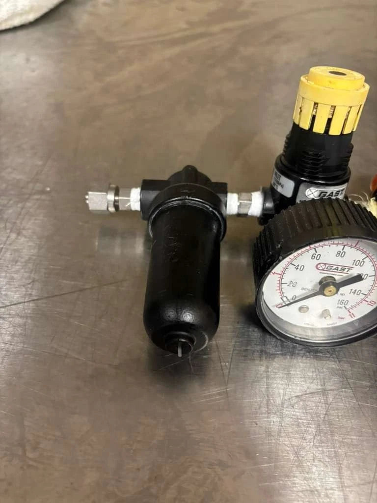 GAST ADJUSTABLE PRESSURE REGULATOR AH101R.