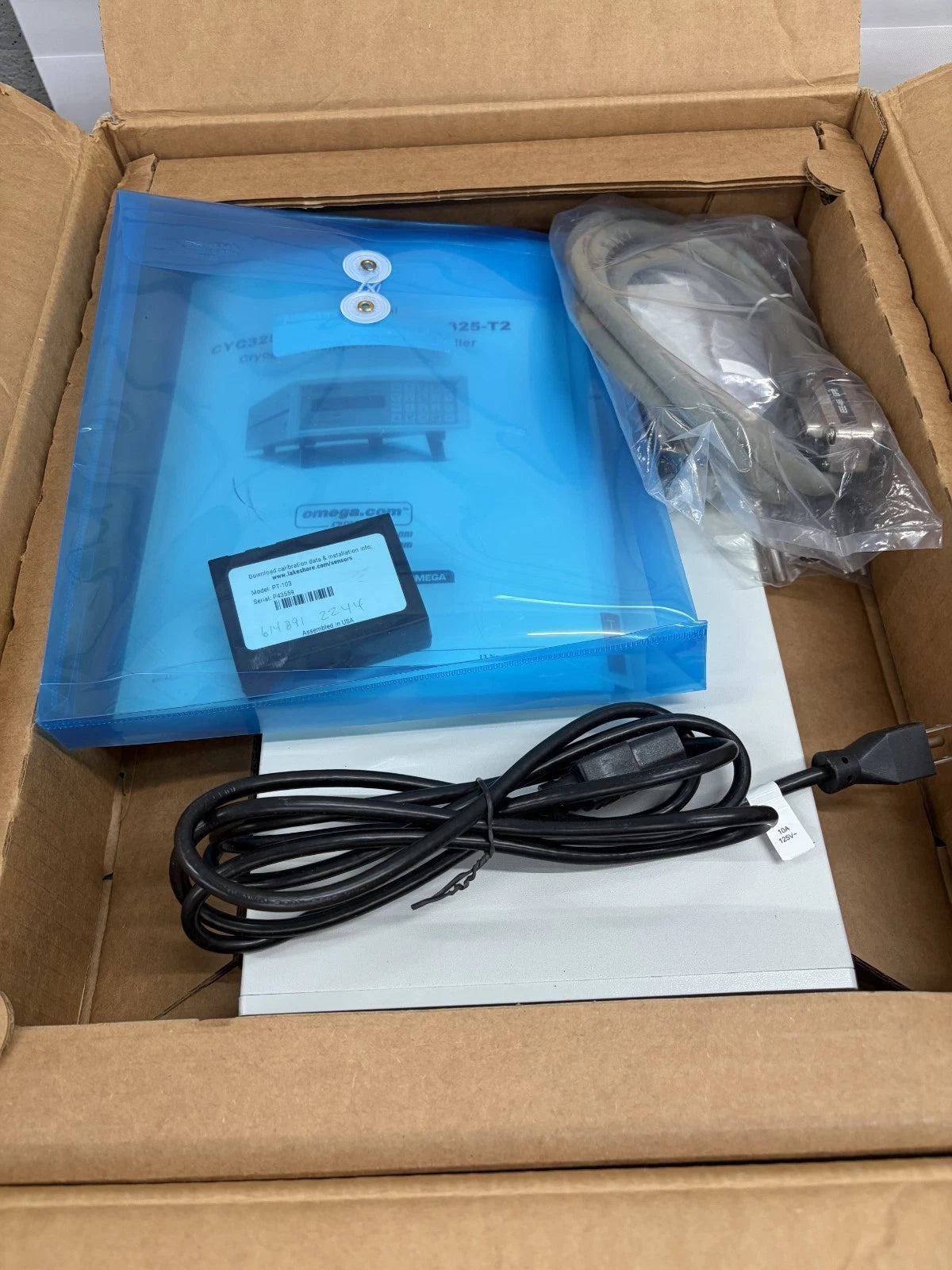 Omega CYC325 Cryogenic Controller BUNDLE w/Lake Shore DT-670A Sensor and PT100
