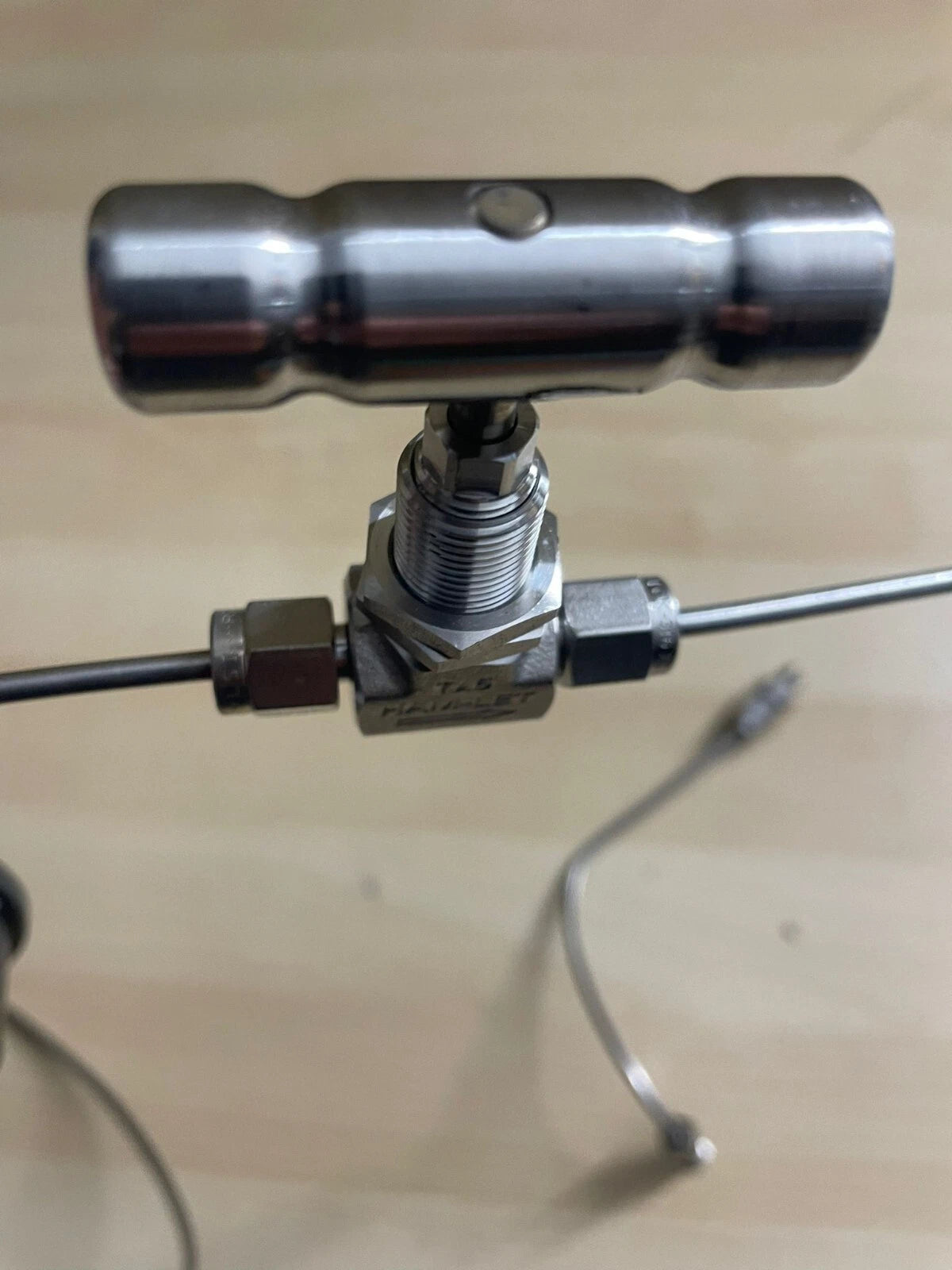 NOSHOK Liquid Filled Pressure Gauge 0-2000 PSI + Ham-let connections