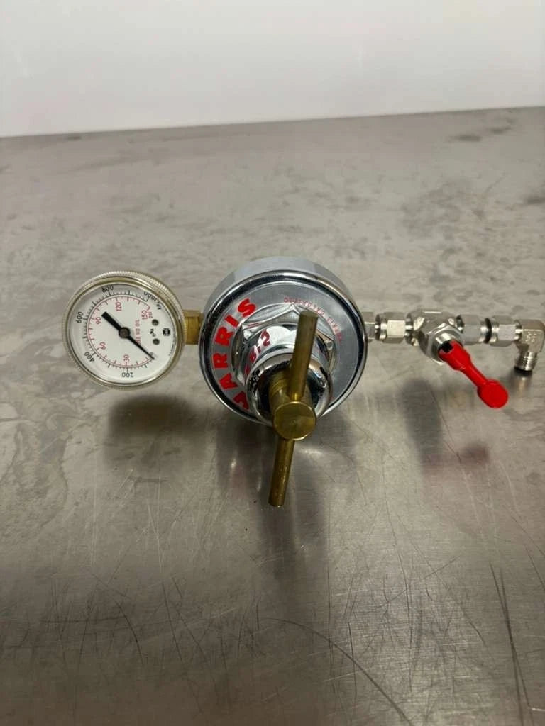 Harris Regulator Model No. 47SS- 125 With Connect Swagelok SS-1GS4