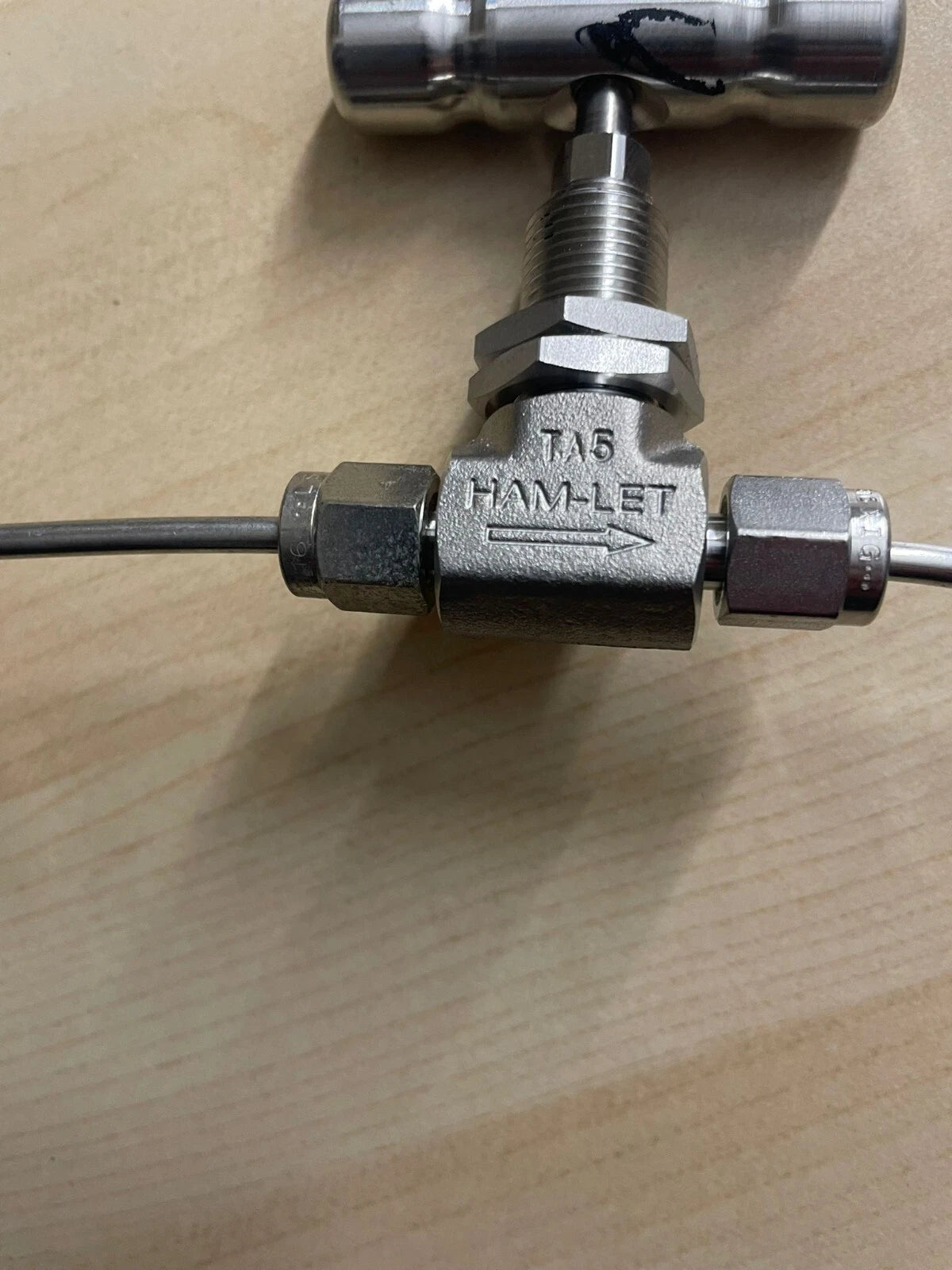 NOSHOK Liquid Filled Pressure Gauge 0-2000 PSI + Ham-let connections