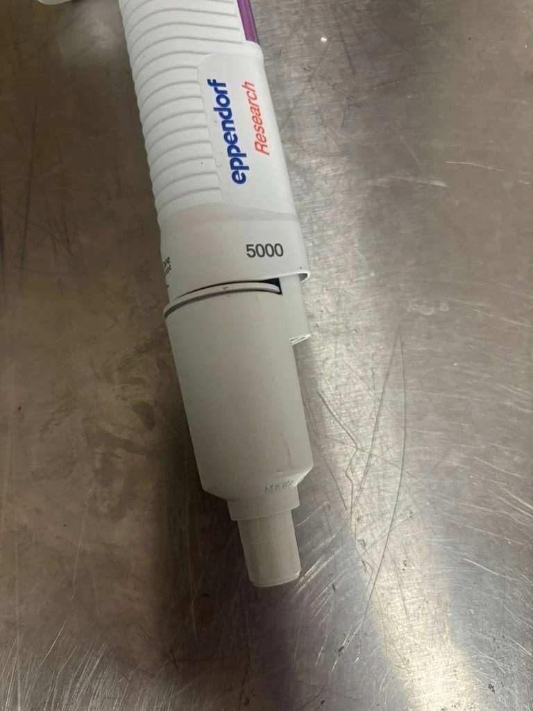 Set of 5 Eppendorf Research Plus Pipettes 2.5-100-1000-5000