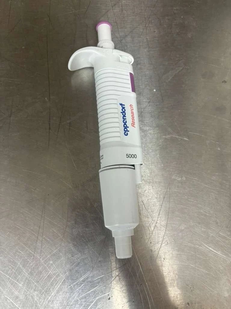 Set of 5 Eppendorf Research Plus Pipettes 2.5-100-1000-5000