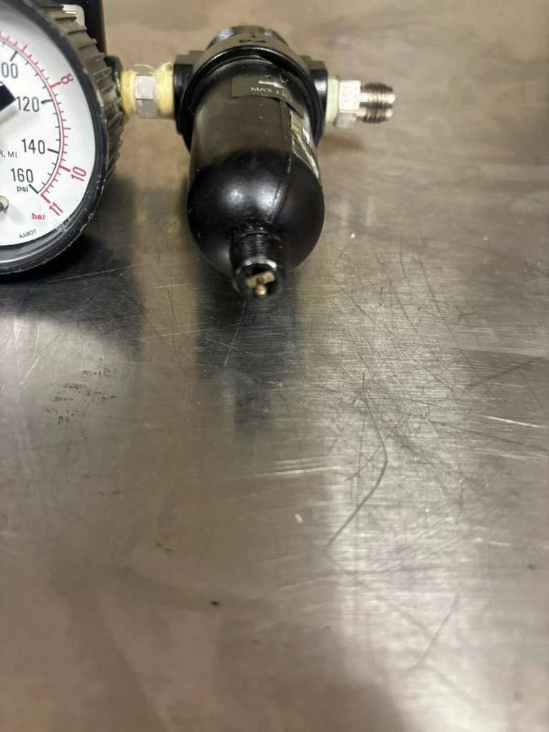 GAST ADJUSTABLE PRESSURE REGULATOR AH101R.
