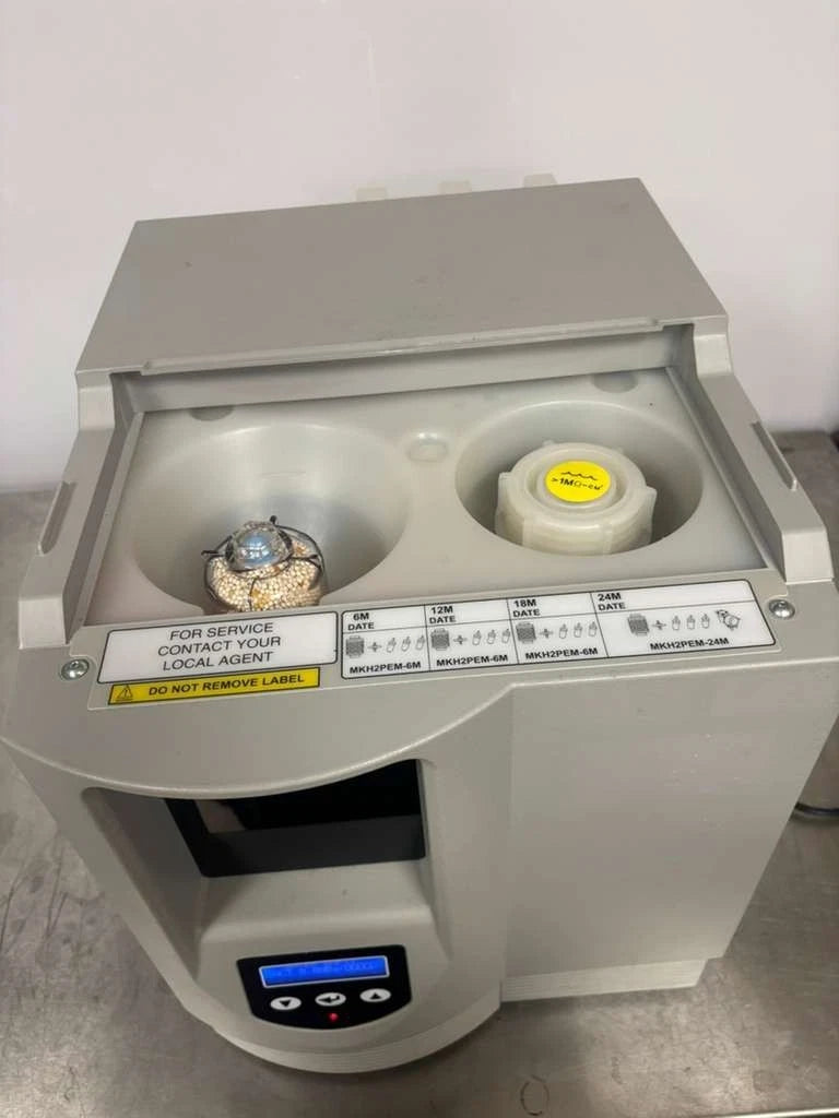 PARKER BALSTON GAS HYDROGEN GENERATOR FOR CHROMATOGRAPHY H2PEM-165